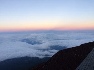 富士山雲海日暮れどき