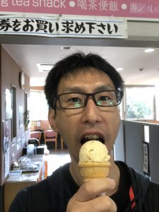 奈良漬アイスをガブリ！