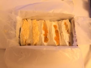 たまごサンドとフルーツサンド