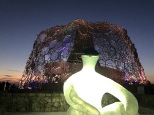 オブジェと六甲枝垂れ